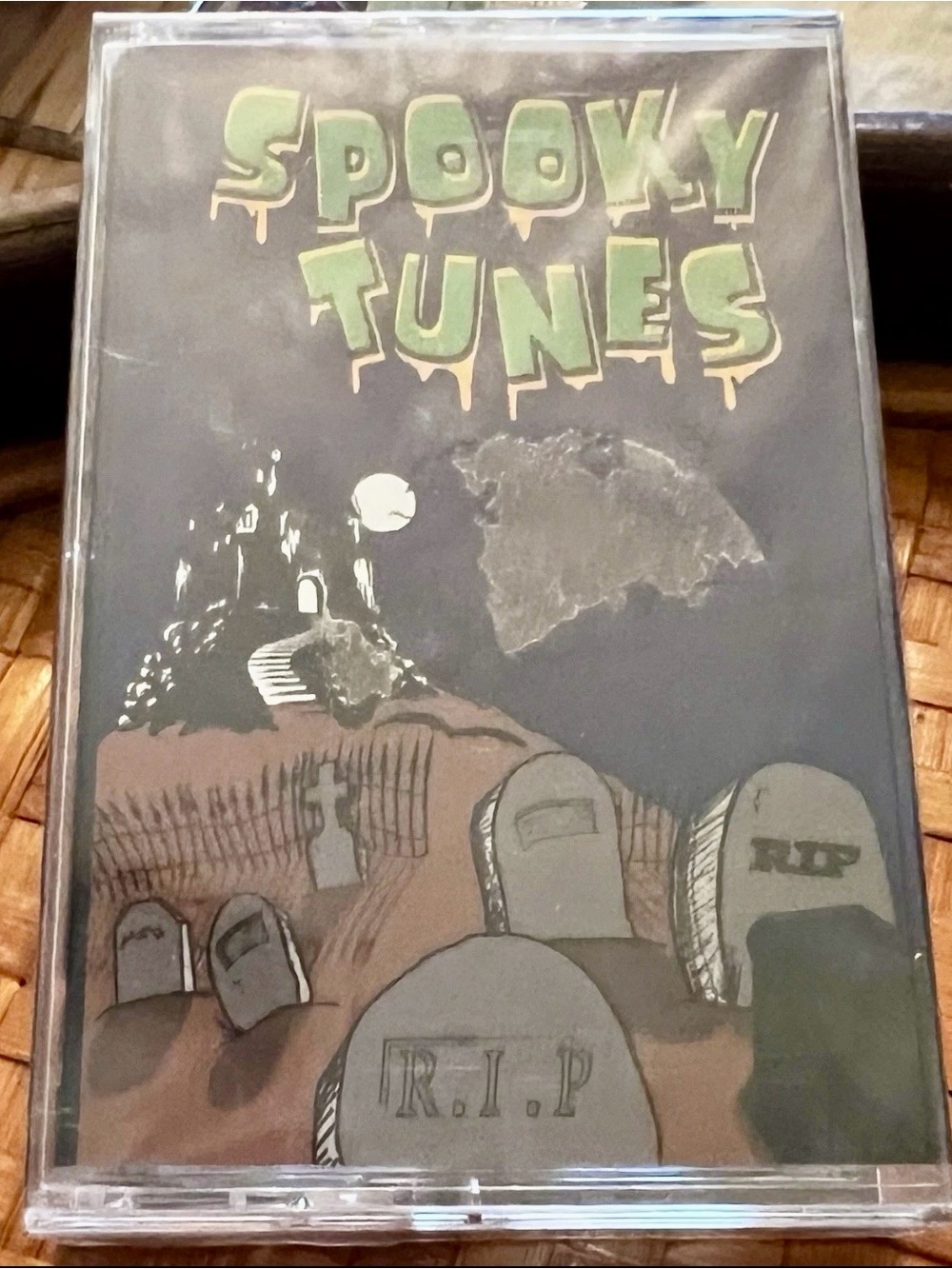New NOS 1998 Spooky Tunes Cassette Elvira Alice Cooper Bo Diddly Tubes Bingo USA